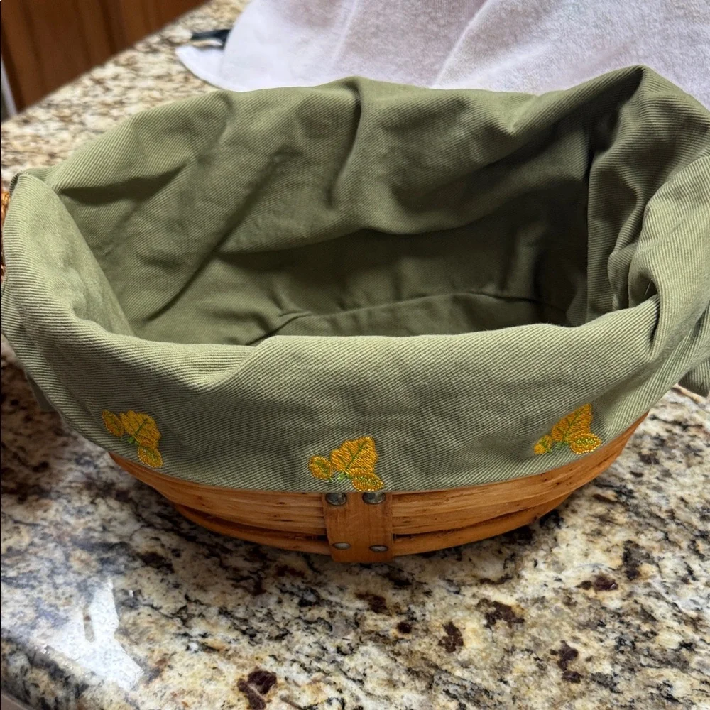 Baskets Oval Rustic Brown Wicker Baskets Set and 1 Green Leaf Liner
